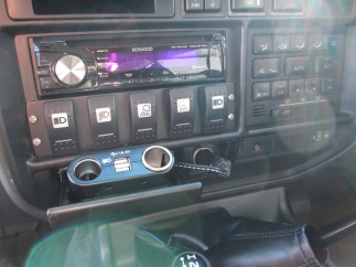 Switches to control the LEDs from Expedition Lighting Systems: Front rear, left and right, with an extra switch for accessories installed later.